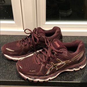 ASICS gel kayano 21 burgundy gold sneakers 9